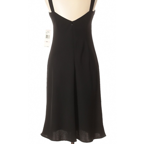 SOLD!! Beautiful and Elegant Casual Dress - Picture 4 of 4